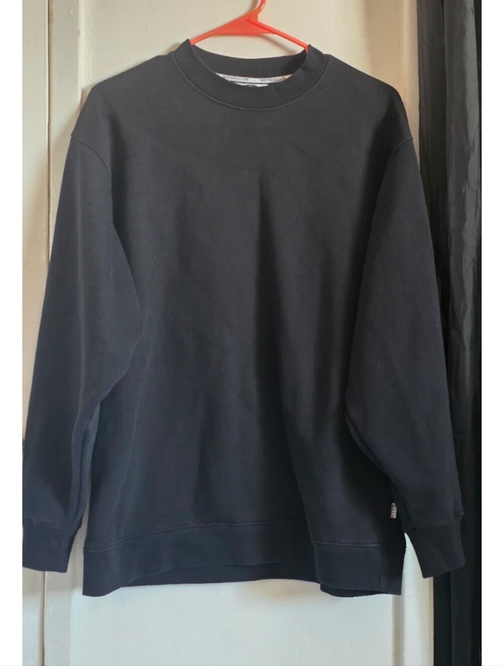 Pro Club Men's Black Crewneck Sweater - Comfortable Everyday Pullover